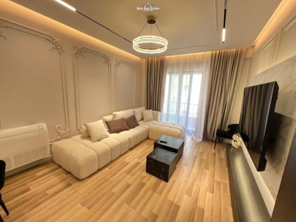 Tirane, jepet me qera apartament 2+1+Ballkon Kati 7, 117 m² 1.000 € (feizi hizmo)