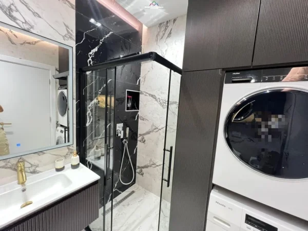 Tirane, jepet me qera apartament 2+1+Ballkon Kati 7, 117 m² 1.000 € (feizi hizmo)