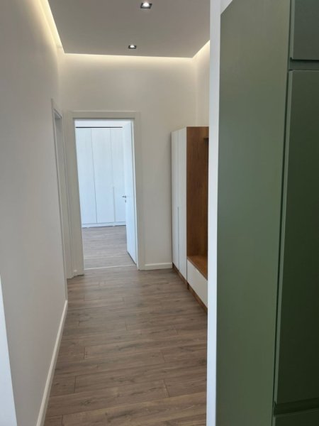 Tirane, jepet me qera apartament 2+1 , 500 € (Qesarake)