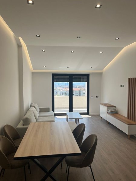 Tirane, jepet me qera apartament 2+1 , 500 € (Qesarake)