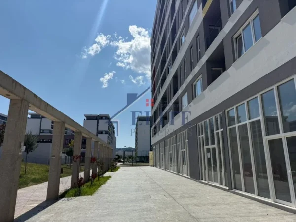 Tirane, jepet me qera dyqan Kati 0, 48 m² 1.000 € (Univers City)