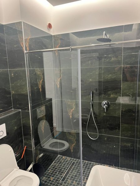 Tirane, jepet me qera apartament 2+1 , 500 € (Qesarake)