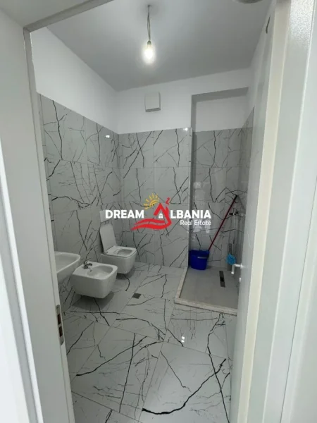 Tirane, jepet me qera apartament 2+1 , 112 m² 600 € (prane Fushes Sportit ne Ali Dem)