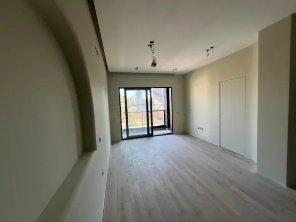 Tirane, jepet me qera apartament 1+1 Kati 7, 64 m² 800 € (RRUGA E BARRIKADAVE)