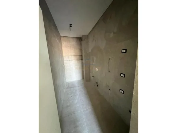 Tirane, jepet me qera apartament 1+1 Kati 7, 64 m² 800 € (RRUGA E BARRIKADAVE)