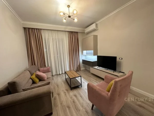 Tirane, jepet me qera apartament 1+1 Kati 2, 74 m² 680 € (TEG)