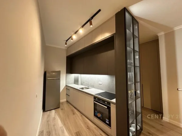 Tirane, jepet me qera apartament 1+1 Kati 2, 74 m² 680 € (TEG)