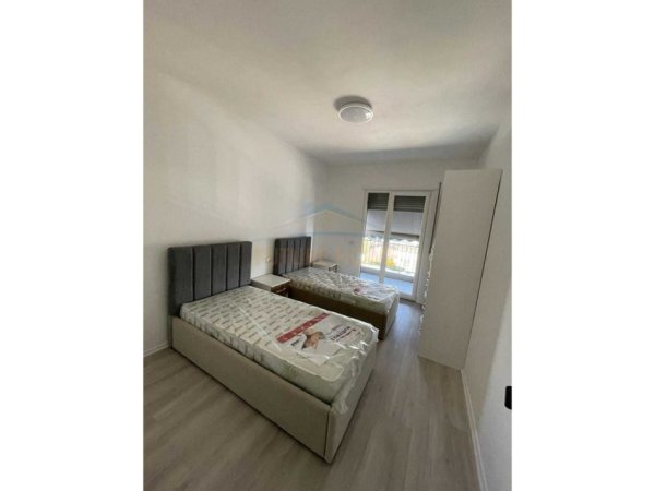 Tirane, jepet me qera apartament 2+1 , 111 m² 440 € (kamez)