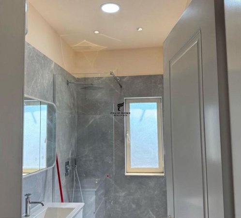 Tirane, jepet me qera apartament 1+1 Kati 3, 74 m² 600 € (MEDRESE)