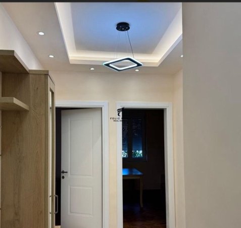 Tirane, jepet me qera apartament 1+1 Kati 3, 74 m² 600 € (MEDRESE)