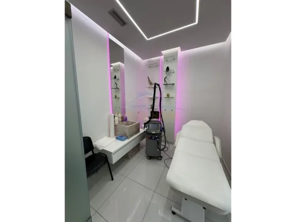 Tirane, jepet me qera ambjent biznesi Kati 1, 300 m² 4.000 € (RRETHI, ASTIR)