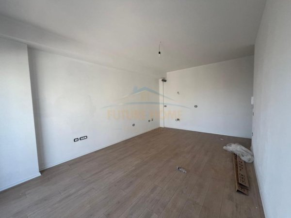 Tirane, shitet apartament 2+1+2 Kati 5, 105 m² 292.600 € (RRUGA E BARIKADAVE)