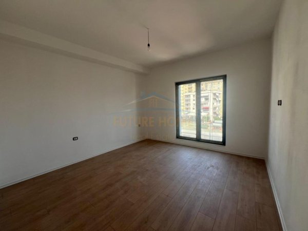 Tirane, shitet apartament 2+1+2 Kati 5, 105 m² 292.600 € (RRUGA E BARIKADAVE)