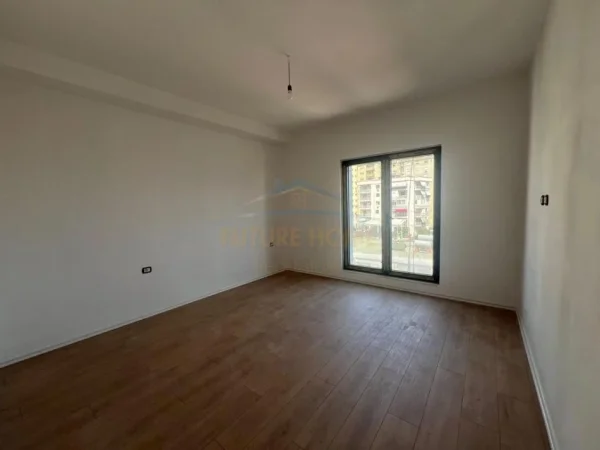 Tirane, shitet apartament 2+1+2 Kati 5, 105 m² 292.600 € (RRUGA E BARIKADAVE)