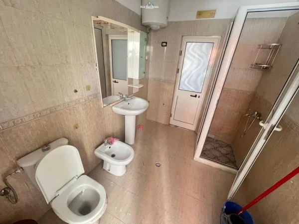 Tirane, jepet me qera apartament 2+1 Kati 3, 130 m² 500 € (astir)