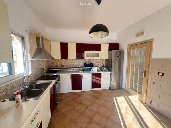 Tirane, jepet me qera apartament 2+1 Kati 3, 130 m² 500 € (astir)