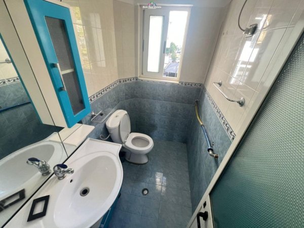 Tirane, jepet me qera apartament 2+1 Kati 3, 130 m² 500 € (astir)