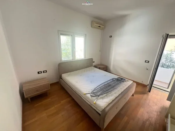 Tirane, jepet me qera apartament 2+1 Kati 3, 130 m² 500 € (astir)