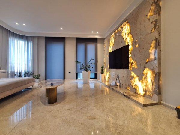 Tirane, shitet apartament 3+1+Ballkon , 640.000 € 