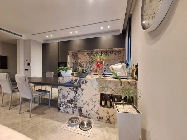 Tirane, shitet apartament 3+1+Ballkon , 640.000 € 