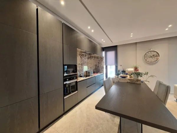 Tirane, shitet apartament 3+1+Ballkon , 640.000 € 