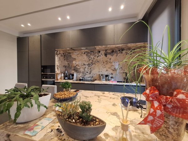 Tirane, shitet apartament 3+1+Ballkon , 640.000 € 