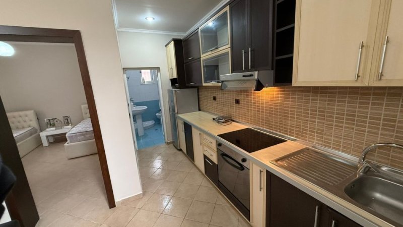 Tirane, jepet me qera Vilë 3-Katshe, 3+1, Mobiluar, 600 €, në XHAMLLIK - Tiranë