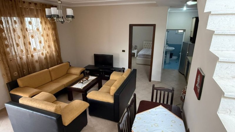Tirane, jepet me qera Vilë 3-Katshe, 3+1, Mobiluar, 600 €, në XHAMLLIK - Tiranë
