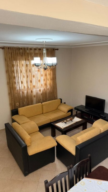 Tirane, jepet me qera Vilë 3-Katshe, 3+1, Mobiluar, 600 €, në XHAMLLIK - Tiranë