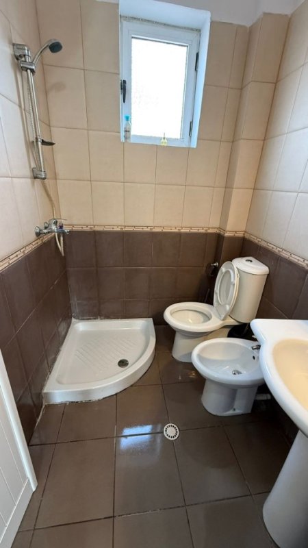 Tirane, jepet me qera Vilë 3-Katshe, 3+1, Mobiluar, 600 €, në XHAMLLIK - Tiranë