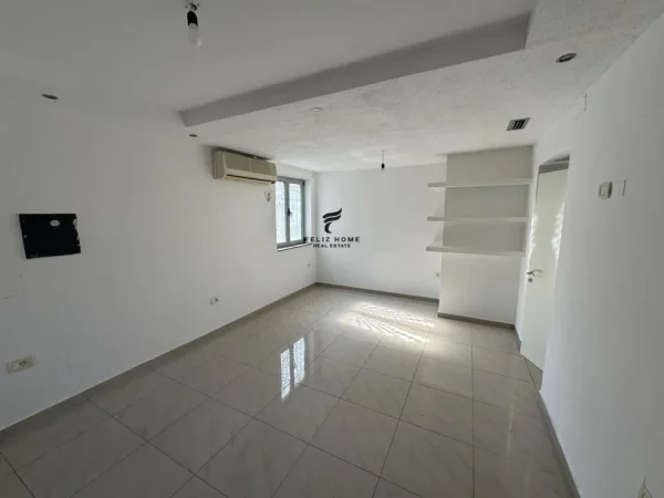 Tirane, jepet me qera zyre Kati 1, 100 m² 80 € 