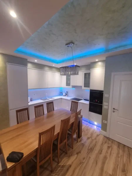 Tirane, jepet me qera apartament 2+1+Ballkon Kati 3, 107 m² 900 € (Rruga Nexho Konomi)