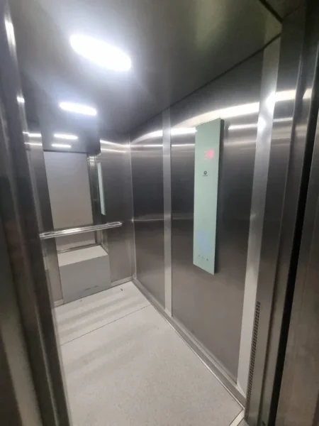 Tirane, jepet me qera apartament 2+1+Ballkon Kati 3, 107 m² 900 € (Rruga Nexho Konomi)