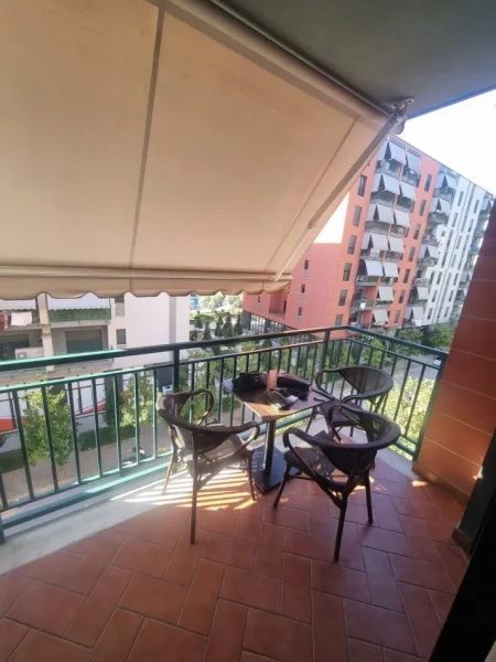 Tirane, jepet me qera apartament 2+1+Ballkon Kati 3, 107 m² 900 € (Rruga Nexho Konomi)