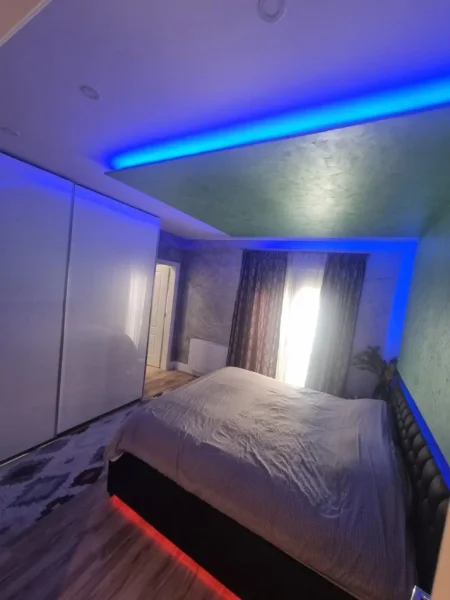 Tirane, jepet me qera apartament 2+1+Ballkon Kati 3, 107 m² 900 € (Rruga Nexho Konomi)