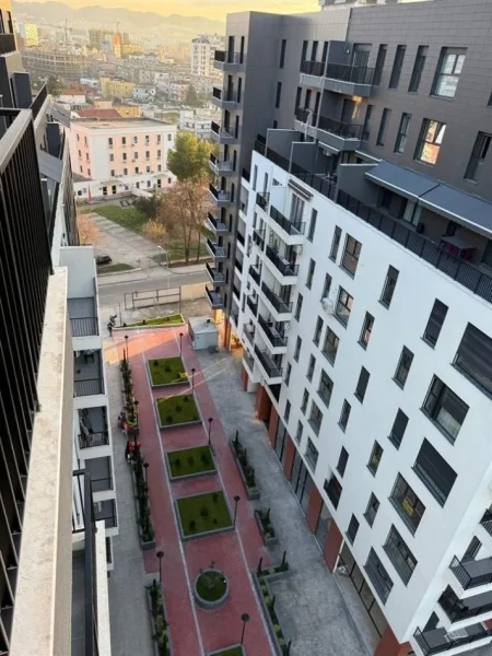Tirane, jepet me qera zyre Kati 6, 100 m² 600 € (DON BOSKO)