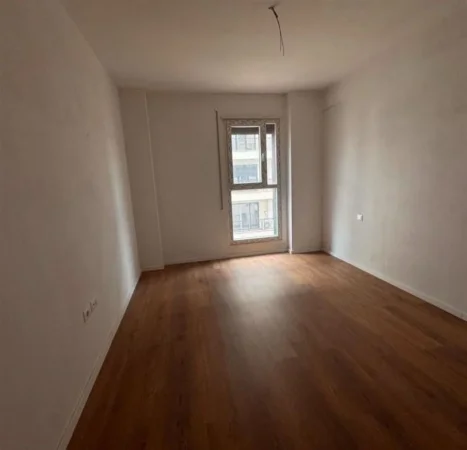Tirane, jepet me qera zyre Kati 6, 100 m² 600 € (DON BOSKO)