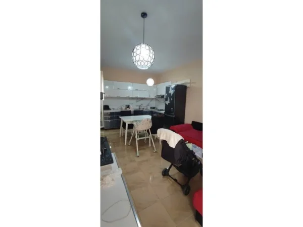 Tirane, jap me qera apartament 2+1 Kati 1, 60 m² 450 € (FRESK)