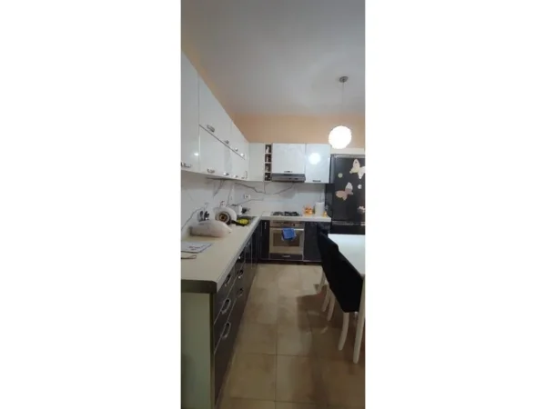 Tirane, jap me qera apartament 2+1 Kati 1, 60 m² 450 € (FRESK)