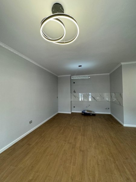 Tirane, shitet apartament 2+1+Ballkon Kati 4, 119 m² 139.000 € 