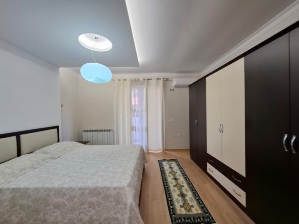 Tirane, jepet me qera apartament 2+1+Ballkon Kati 2, 140 m² 630 € (Rruga e elbasanit fakulteti ekonomik)