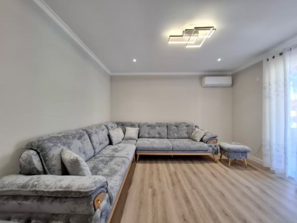 Tirane, jepet me qera apartament 2+1+Ballkon Kati 2, 140 m² 630 € (Rruga e elbasanit fakulteti ekonomik)