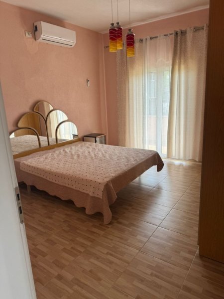 Tirane, jepet me qera apartament 2+1 Kati 2, 100 m² 350 € (ALI DEMI)