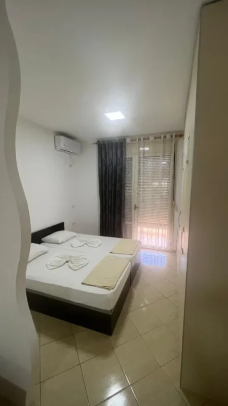Vlore, jap me qera apartament 1+1+Ballkon Kati 8, 45 m² 240 € (Rruga Shyqyri Alimerka)