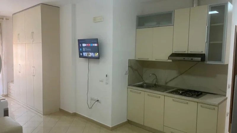 Vlore, jap me qera apartament 1+1+Ballkon Kati 8, 45 m² 240 € (Rruga Shyqyri Alimerka)