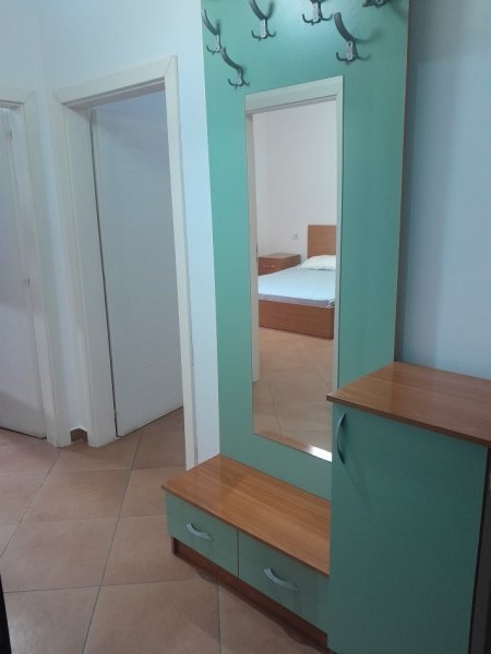 Tirane, jepet me qera apartament 1+1+Ballkon Kati 3, 73 m² 370 € (Shkoze)