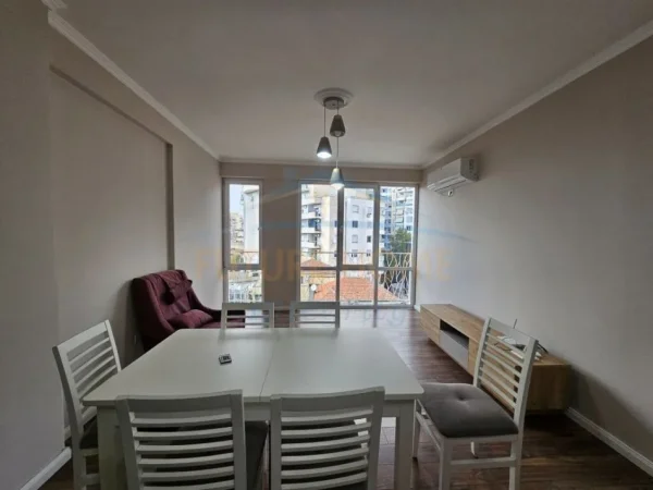 Tirane, jepet me qera apartament 2+1 , 107 m² (prane gjimnazit Partizani)