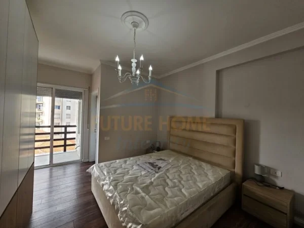 Tirane, jepet me qera apartament 2+1 , 107 m² (prane gjimnazit Partizani)