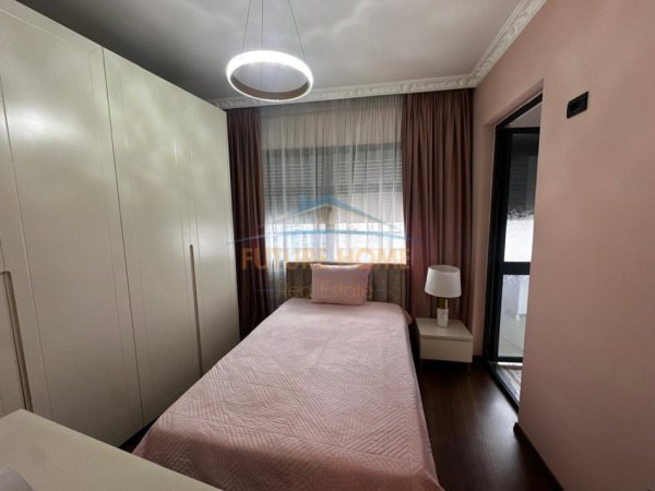 Tirane, shitet apartament 3+1+Ballkon Kati 8, 112 m² 168.000 € (Unaza e Re)