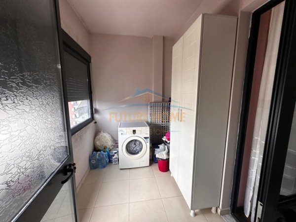Tirane, shitet apartament 3+1+Ballkon Kati 8, 112 m² 168.000 € (Unaza e Re)